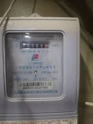 三相四线电表怎么计算度数 下面2个电表度数怎么计算呢?