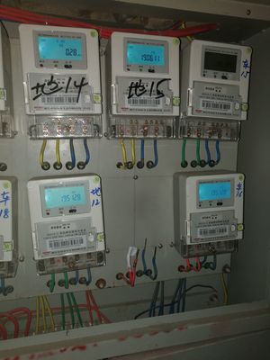 电力公司工作人员强拆电表!