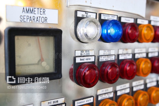 公寓楼或海上石油和天然气厂的电表、电表的关闭Close up of an Electric meter,Electric utility meters for an apartment complex or offshore oil and gas plant